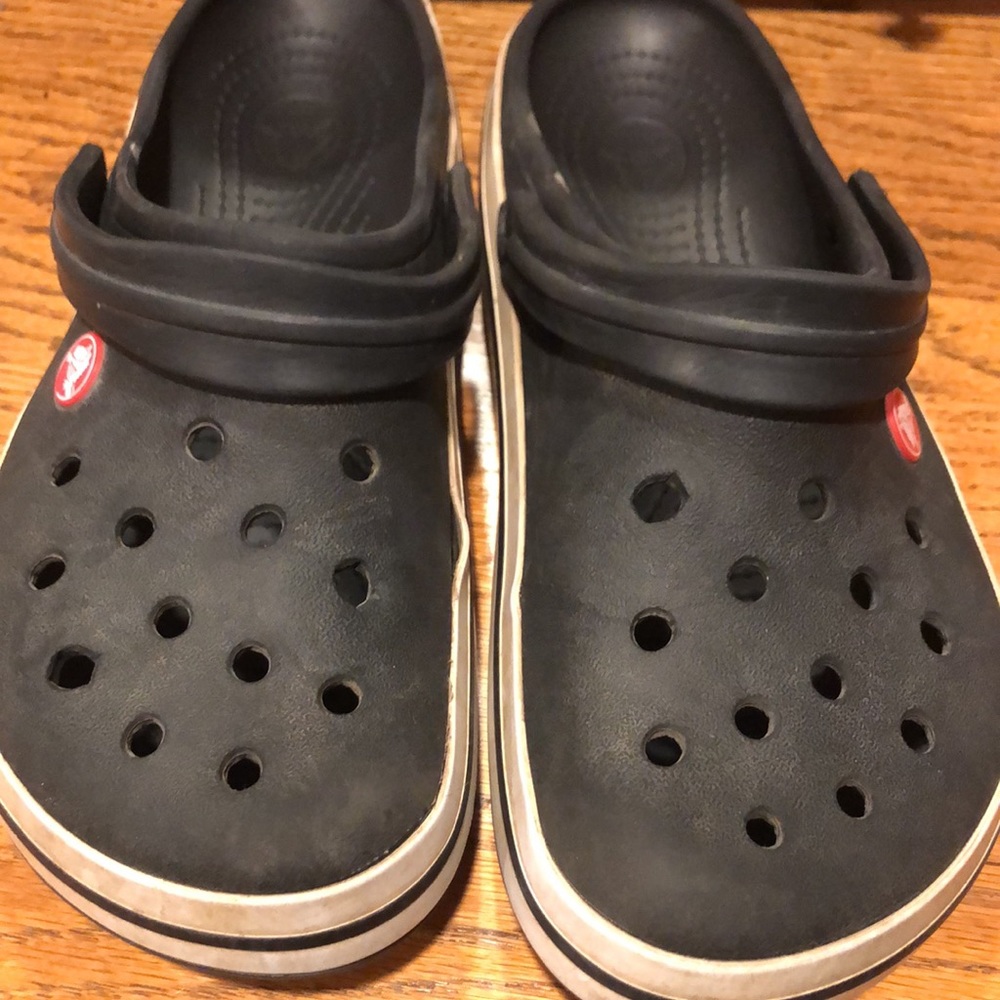 Black Crocs